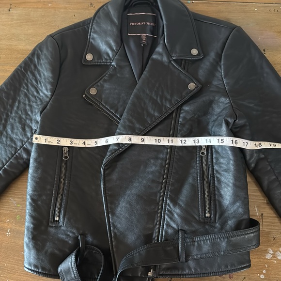 Victoria's Secret Black Leather Motorcycle Jacket with Quilted Shoulders M NWOT - Picture 4 of 6